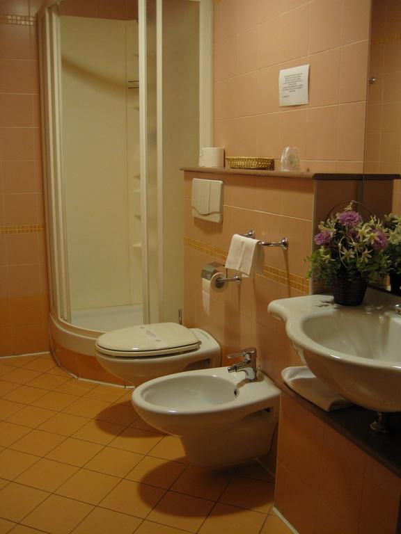 Hotel Italia Carmagnola Oda fotoğraf