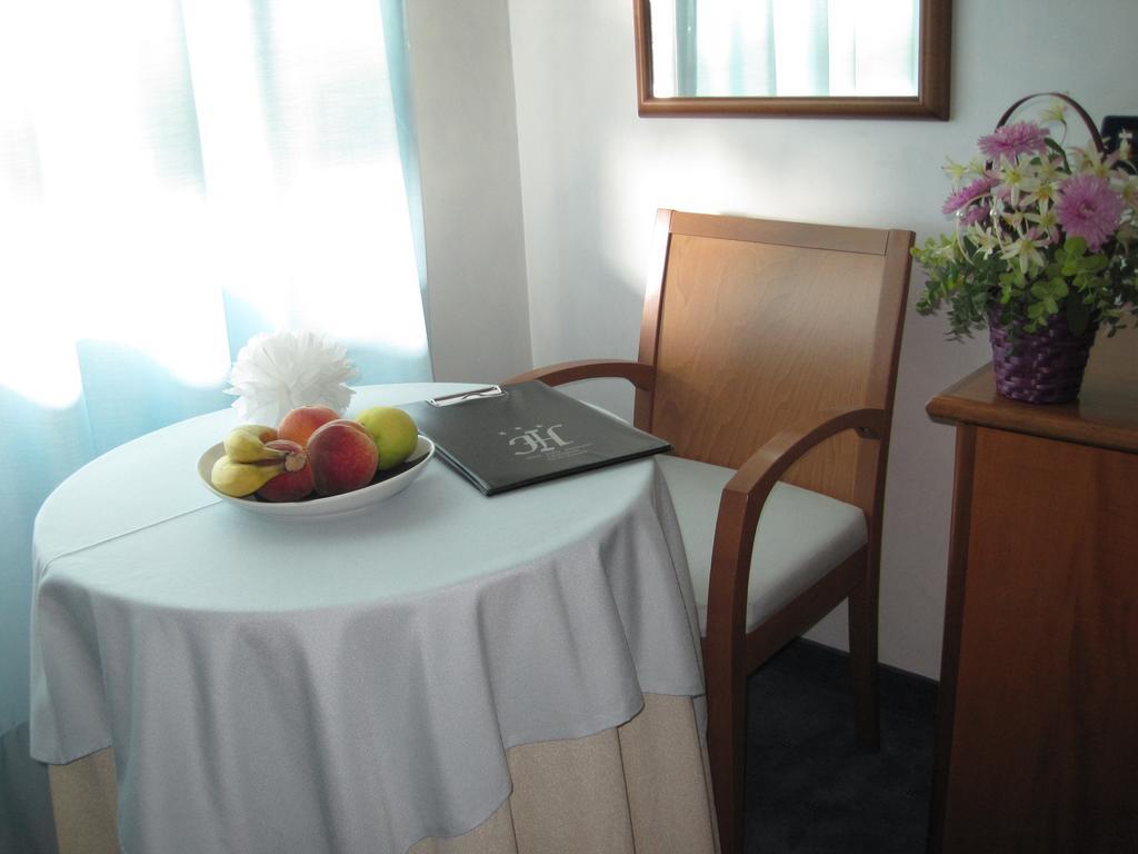 Hotel Italia Carmagnola Oda fotoğraf