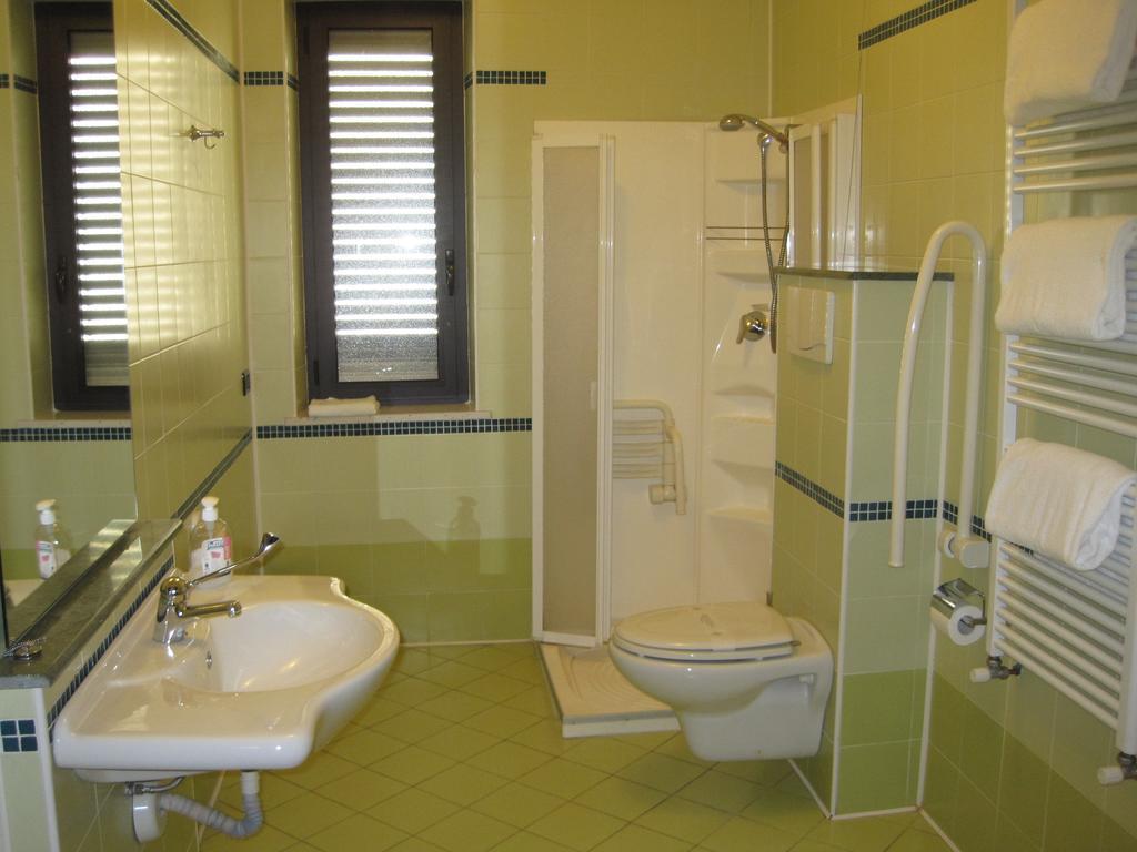 Hotel Italia Carmagnola Oda fotoğraf
